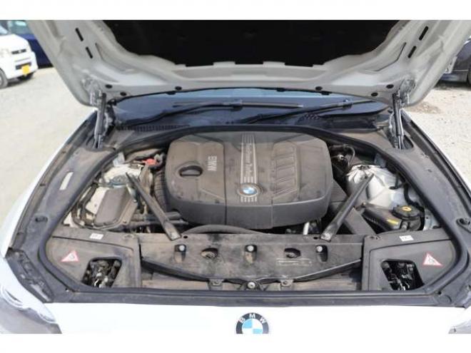 BMW5シリーズツーリング 523d ブルーパフォーマンス Mスポーツパッケージ　検二年　シートヒーター　ETC　ディーゼルターボ 正規輸入車 2WD 2000