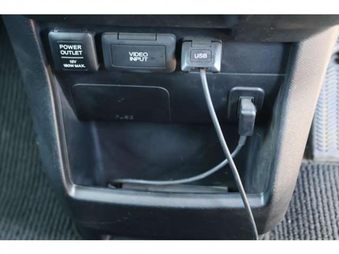 ステップワゴン2.0 スパーダ Z インターナビ セレクション 4WD　検二年　ハーフレザー　フリップダウン　自社　ローンカノウ 2000