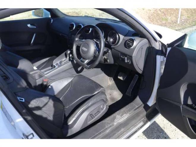 アウディTT クーペ 3.2 クワトロ 4WD　検二年　バックカメラ　ETC　自社　ローンカノウ 正規輸入車 3200