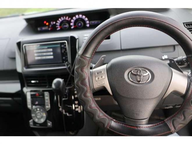 ヴォクシー2.0 ZS 煌II 4WD　検二年　バックカメラ　両側電動スライドドア　自社　ローンカノウ 2000