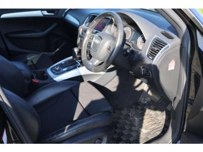 アウディQ5 2.0 TFSI クワトロ Sラインパッケージ 4WD　検R8/11　TV　バックカメラ　ハーフレザー 正規輸入車 2000
