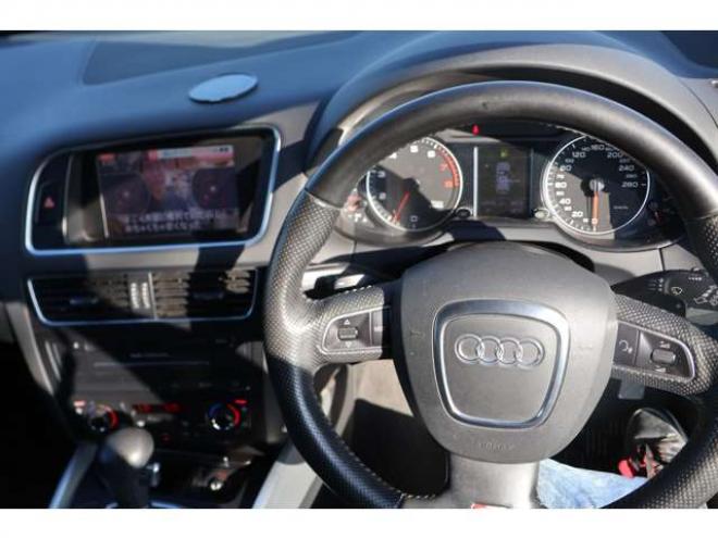 アウディQ5 2.0 TFSI クワトロ Sラインパッケージ 4WD　検R8/11　TV　バックカメラ　ハーフレザー 正規輸入車 2000