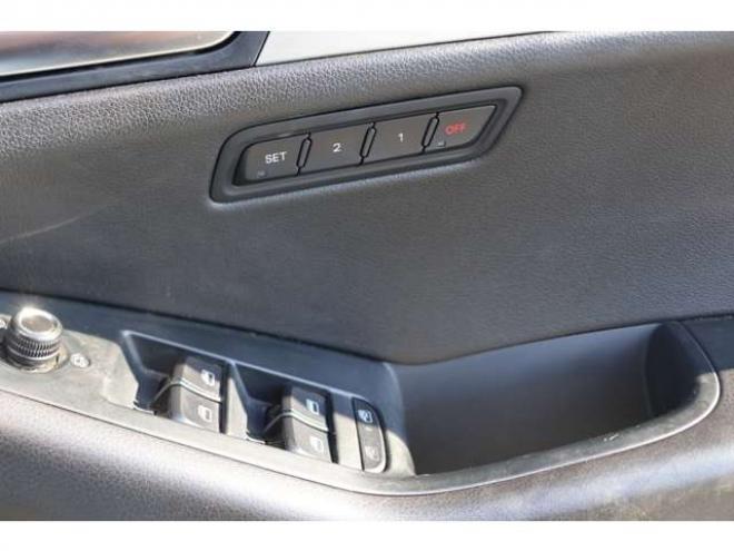 アウディQ5 2.0 TFSI クワトロ Sラインパッケージ 4WD　検R8/11　TV　バックカメラ　ハーフレザー 正規輸入車 2000