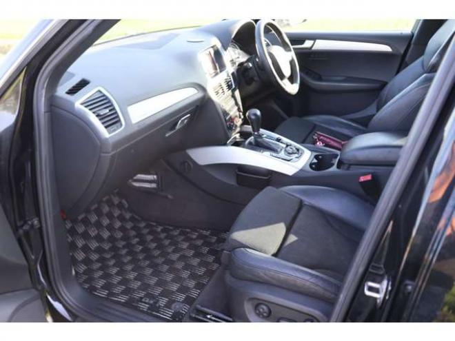 アウディQ5 2.0 TFSI クワトロ Sラインパッケージ 4WD　検R8/11　TV　バックカメラ　ハーフレザー 正規輸入車 2000