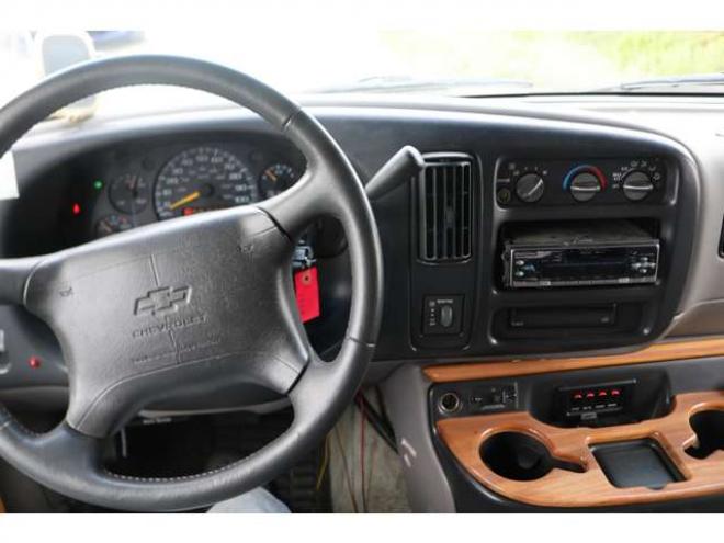 シボレーエクスプレス スタークラフト　検1年 正規輸入車 2WD 5700