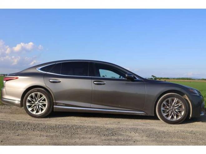 レクサスLS 500h バージョンL 4WD　検2年　ワンオーナー　サンルーフ　パドルシフト　シートヒーター　パワーバックドア　パノラミックビューモニター 3500