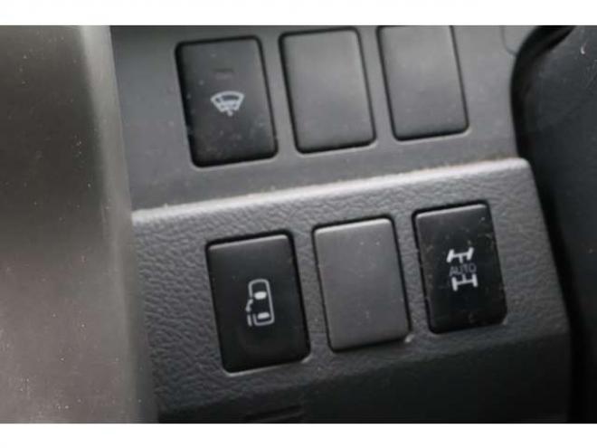 ヴォクシー2.0 Z 4WD　検二年 2000