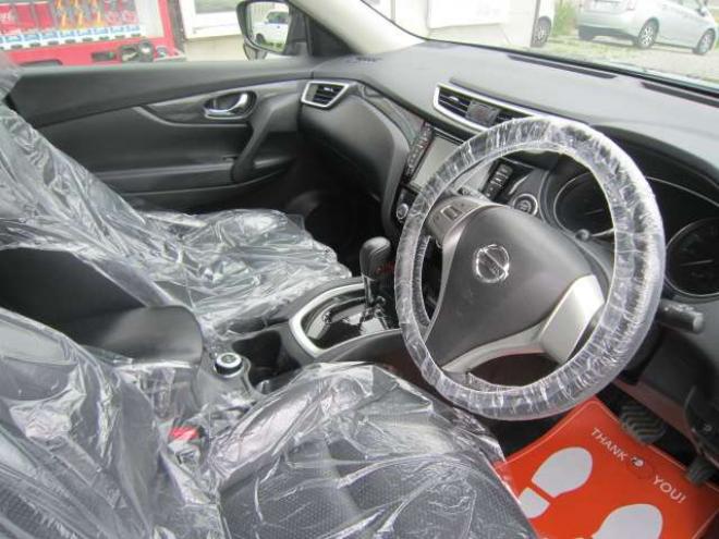エクストレイル2.0 20X エマージェンシーブレーキパッケージ 2列車 4WD　LEDヘッドライト&フォグ ナビフルセグTV Bカメラ BIuetooth レザーシート&ヒーター スマートキー Pスタート ETC 純正アルミ 記録簿 冬タイヤ+アルミ積込み 1年間走行無制限保証付 2000