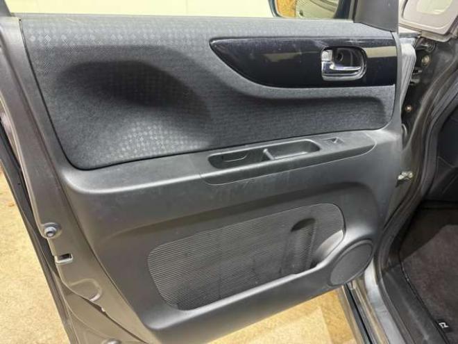 N-BOXカスタムG Lパッケージ 4WD　ナビ　TV　Bluetooth　両側Pスライドドア 660