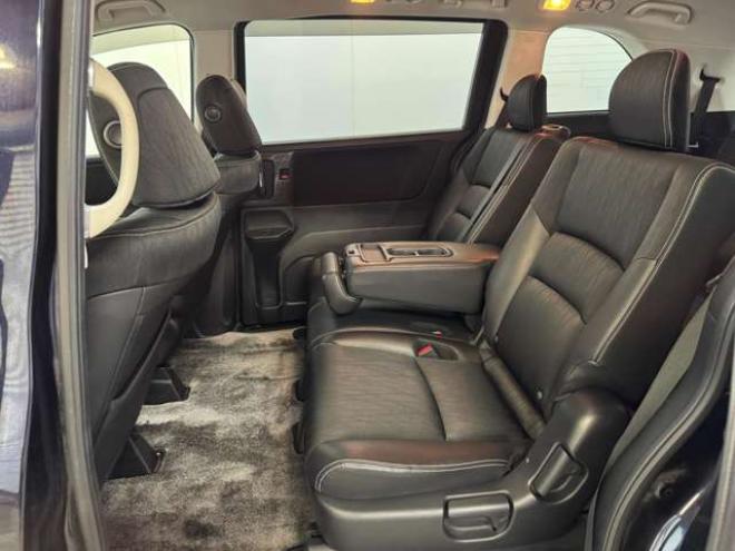 オデッセイ2.4 アブソルート 4WD　ナビ　TV　Bカメラ　Bluetooth　Pスライド 2400