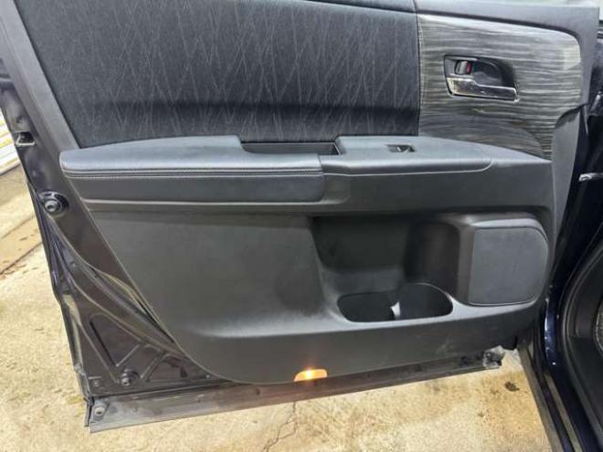 オデッセイ2.4 アブソルート 4WD　ナビ　TV　Bカメラ　Bluetooth　Pスライド 2400