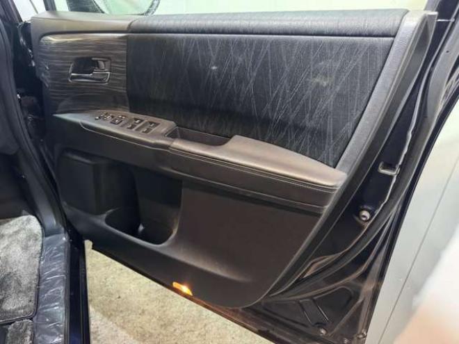 オデッセイ2.4 アブソルート 4WD　ナビ　TV　Bカメラ　Bluetooth　Pスライド 2400