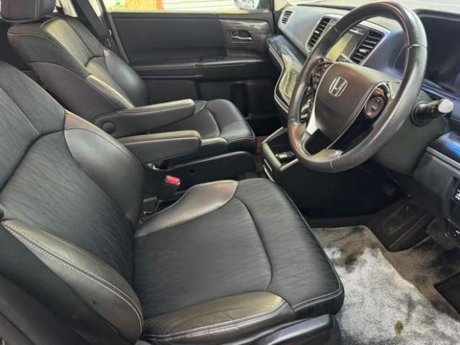 オデッセイ2.4 アブソルート 4WD　ナビ　TV　Bカメラ　Bluetooth　Pスライド 2400