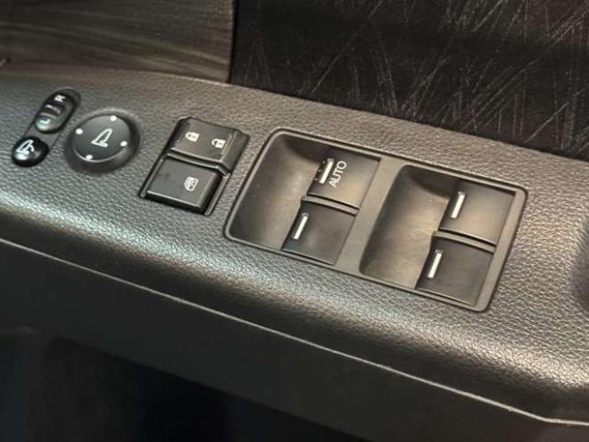 オデッセイ2.4 アブソルート 4WD　ナビ　TV　Bカメラ　Bluetooth　Pスライド 2400