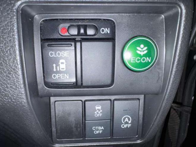 オデッセイ2.4 アブソルート 4WD　ナビ　TV　Bカメラ　Bluetooth　Pスライド 2400