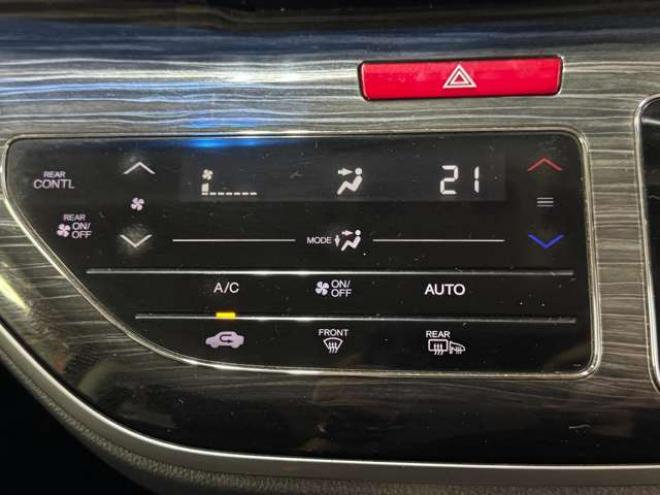 オデッセイ2.4 アブソルート 4WD　ナビ　TV　Bカメラ　Bluetooth　Pスライド 2400