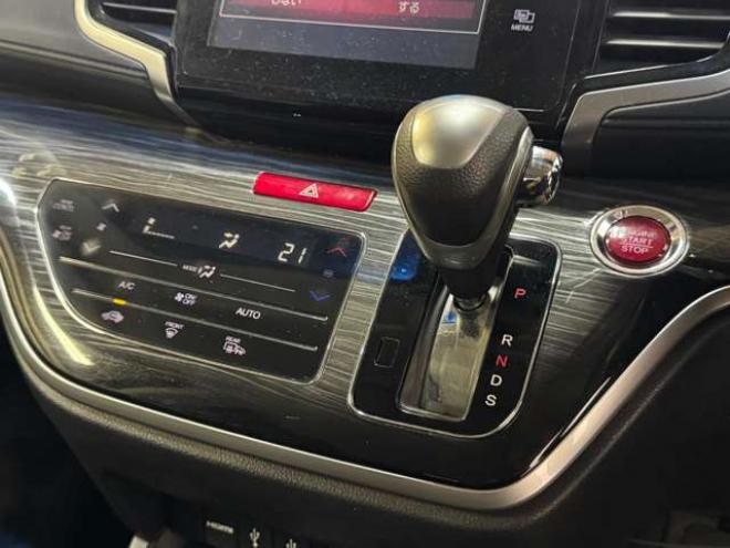 オデッセイ2.4 アブソルート 4WD　ナビ　TV　Bカメラ　Bluetooth　Pスライド 2400