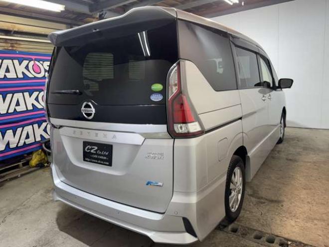 セレナ2.0 ハイウェイスター 4WD　ナビ　TV　アラウンドビュー　Bluetooth　両側Pスライド　Egスターター 2000
