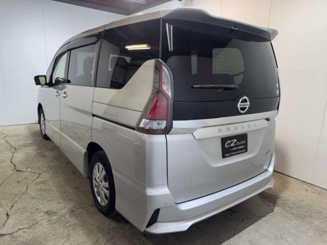 セレナ2.0 ハイウェイスター 4WD　ナビ　TV　アラウンドビュー　Bluetooth　両側Pスライド　Egスターター 2000
