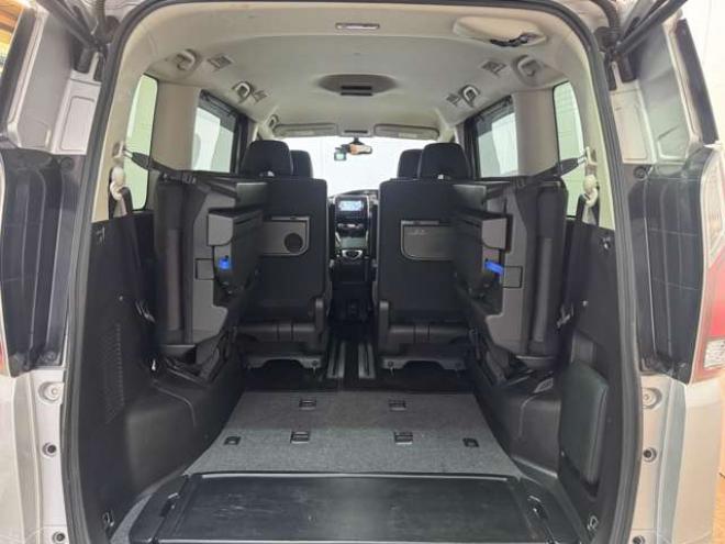 セレナ2.0 ハイウェイスター 4WD　ナビ　TV　アラウンドビュー　Bluetooth　両側Pスライド　Egスターター 2000