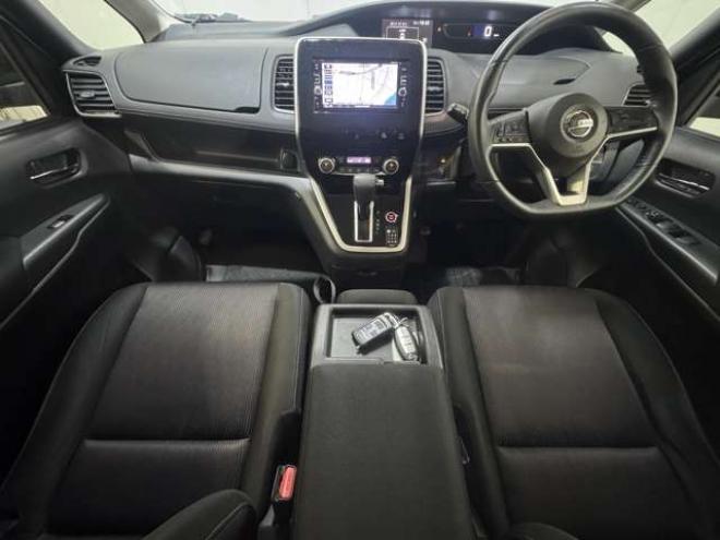 セレナ2.0 ハイウェイスター 4WD　ナビ　TV　アラウンドビュー　Bluetooth　両側Pスライド　Egスターター 2000