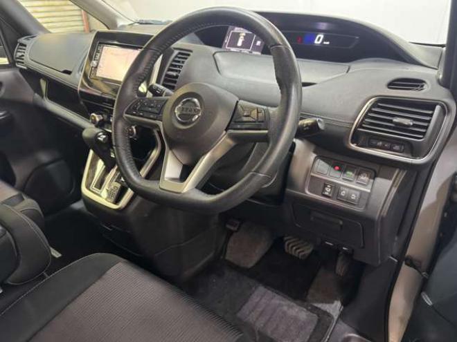 セレナ2.0 ハイウェイスター 4WD　ナビ　TV　アラウンドビュー　Bluetooth　両側Pスライド　Egスターター 2000