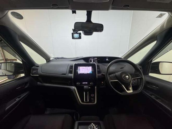 セレナ2.0 ハイウェイスター 4WD　ナビ　TV　アラウンドビュー　Bluetooth　両側Pスライド　Egスターター 2000