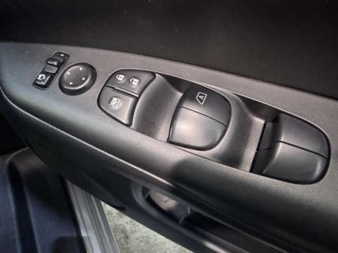 セレナ2.0 ハイウェイスター 4WD　ナビ　TV　アラウンドビュー　Bluetooth　両側Pスライド　Egスターター 2000