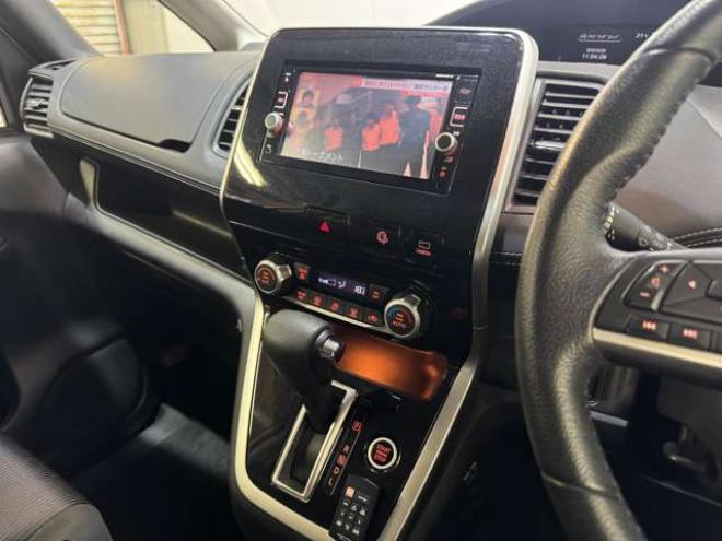 セレナ2.0 ハイウェイスター 4WD　ナビ　TV　アラウンドビュー　Bluetooth　両側Pスライド　Egスターター 2000
