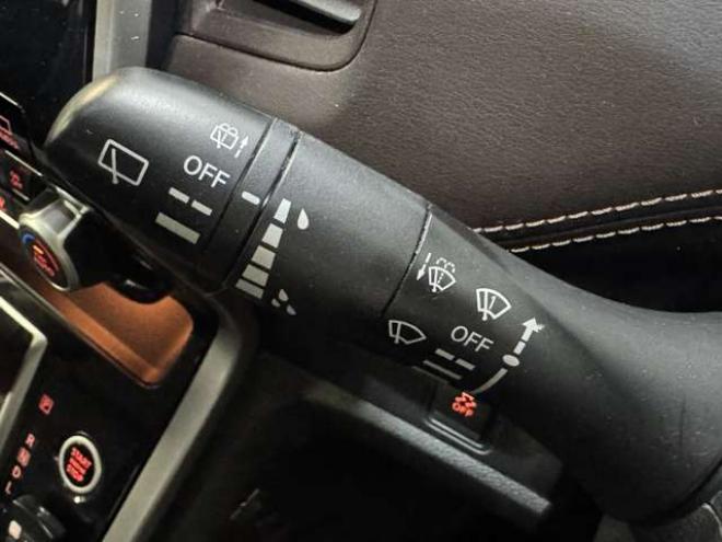 セレナ2.0 ハイウェイスター 4WD　ナビ　TV　アラウンドビュー　Bluetooth　両側Pスライド　Egスターター 2000