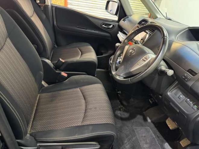 セレナ2.0 ハイウェイスター Vセレクション+Safety 4WD　ナビ　TV　Bluetooth　両側Pスライド　Egスターター　フリップダウン 2000
