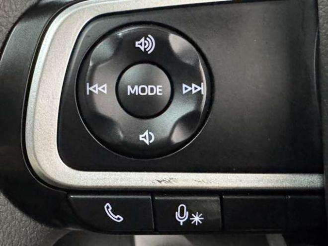 タフトX 4WD　ナビ　TV　Bカメラ　Bluetooth　ガラスルーフ　Egスターター 660