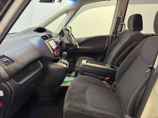 セレナ2.0 ハイウェイスター Sエディション 4WD　ナビ　TV　Bluetooth　Bカメラ　Pスライド　エマージェンシーB 2000