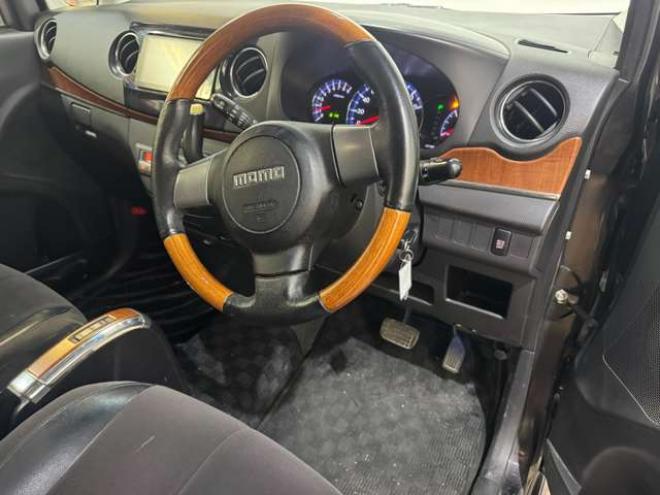 タントエグゼ カスタムRS 4WD　ナビ　TV　Bluetooth　ターボ 660