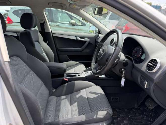 アウディA3スポーツバック 2.0 TFSI クワトロ 4WD　ナビ・TV・Bカメラ 正規輸入車 2000