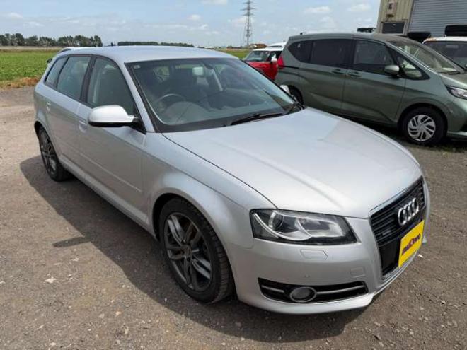 アウディA3スポーツバック 2.0 TFSI クワトロ 4WD　ナビ・TV・Bカメラ 正規輸入車 2000