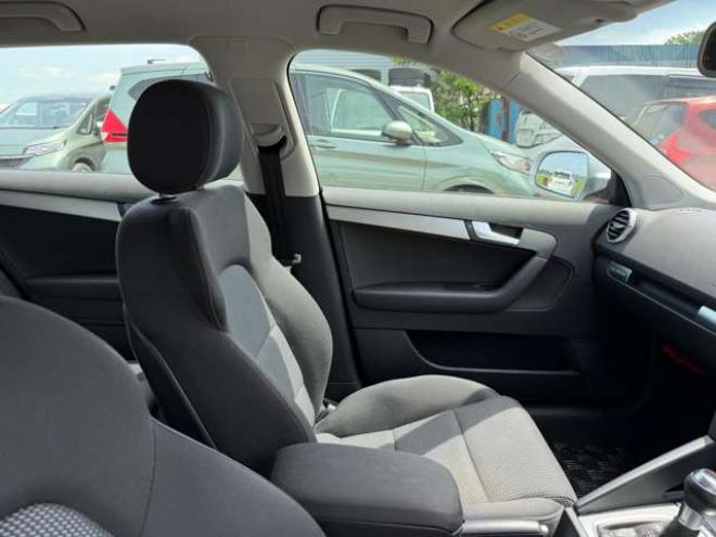 アウディA3スポーツバック 2.0 TFSI クワトロ 4WD　ナビ・TV・Bカメラ 正規輸入車 2000