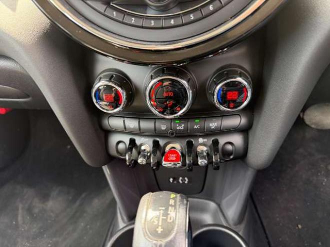 ミニクーパー 3ドア　純正ナビ・Bカメラ　Bluetooth 正規輸入車 2WD 1500