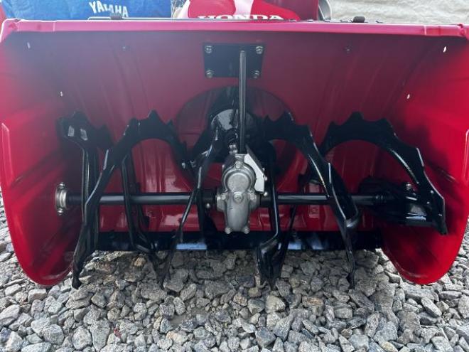 除雪機ホンダHS1170SVハイパワー11馬力
 江別市隣接市町村は配送無料　即納！　
点検整備塗装済み