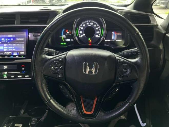 フィットハイブリッド　モデューロスタイル　法定12ヵ月点検整備付・本州仕入車両・Bluetooth対応純正ナビ・カラーバックモニター・ドライブレコーダー・モデューロスタイル・モデューロマフラー 2WD 1500