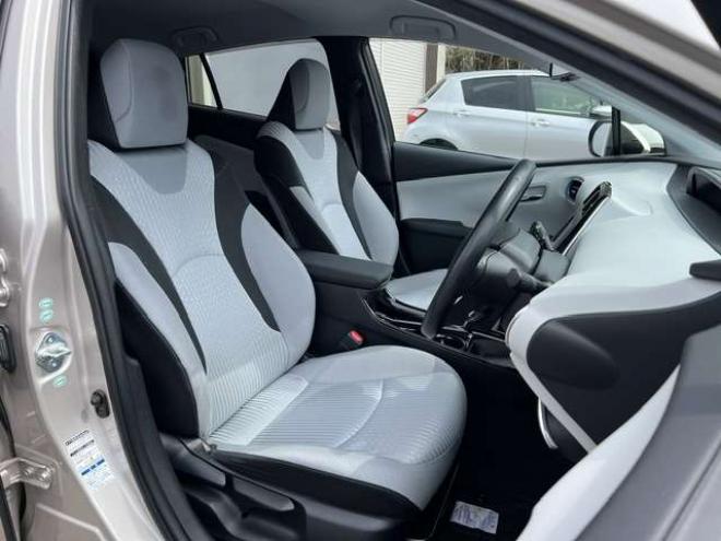 プリウス1.8 A E-Four 4WD　法定24ヵ月点検整備付・新規車検整備付・純正ナビ・バックモニター・ヘッドアップディスプレイ・ブラインドスポットモニター・オートマチックハイビーム・純正エンジンスターター・前後録画ドライブレコーダー 1800