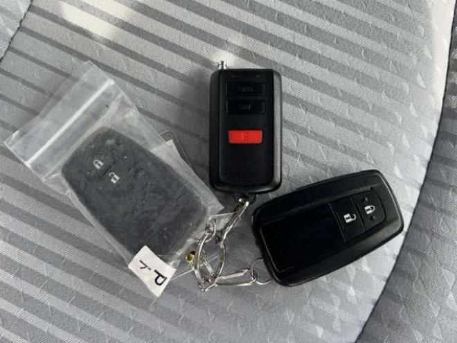 プリウス1.8 A E-Four 4WD　法定24ヵ月点検整備付・新規車検整備付・純正ナビ・バックモニター・ヘッドアップディスプレイ・ブラインドスポットモニター・オートマチックハイビーム・純正エンジンスターター・前後録画ドライブレコーダー 1800