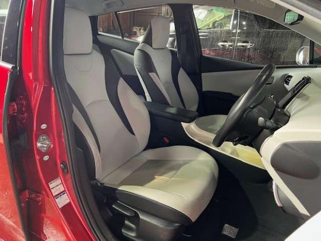 プリウス1.8 A ツーリングセレクション E-Four 4WD　法定24ヵ月点検整備付・新規車検整備付・純正9インチナビ・地デジ・セーフティーセンス・BSM・本州仕入車両 1800