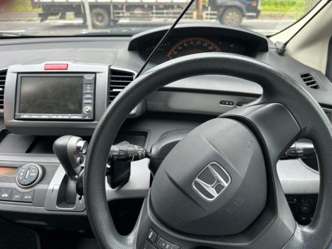 フリードGエアロ Lパッケージ 4WD 1500 5Dr