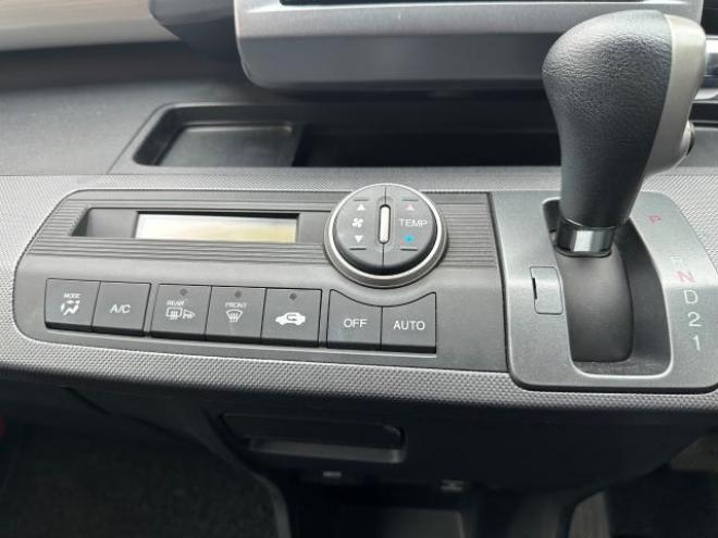 フリードGエアロ Lパッケージ 4WD 1500 5Dr
