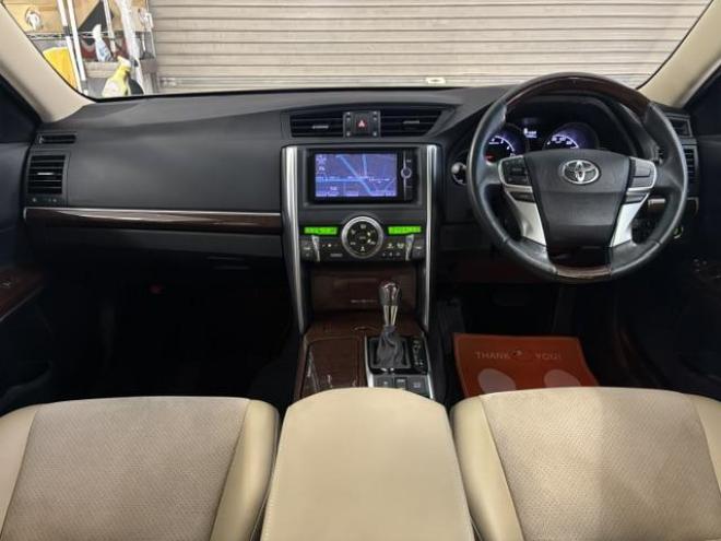 マークXプレミアム　Ｆｏｕｒ　本州仕入　ワンオーナー　最上級グレード　禁煙車　純正ハーフレザーシート　純正１６インチＡＷ　社外１６ＡＷ＋スタッドレスタイヤ　純正ナビ　フルセグ地デジ　Ｂｌｕｅｔｏｏｔｈオーディオ　バックカメラ 4WD 2500 4Dr