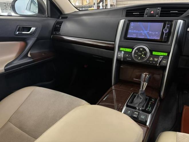 マークXプレミアム　Ｆｏｕｒ　本州仕入　ワンオーナー　最上級グレード　禁煙車　純正ハーフレザーシート　純正１６インチＡＷ　社外１６ＡＷ＋スタッドレスタイヤ　純正ナビ　フルセグ地デジ　Ｂｌｕｅｔｏｏｔｈオーディオ　バックカメラ 4WD 2500 4Dr
