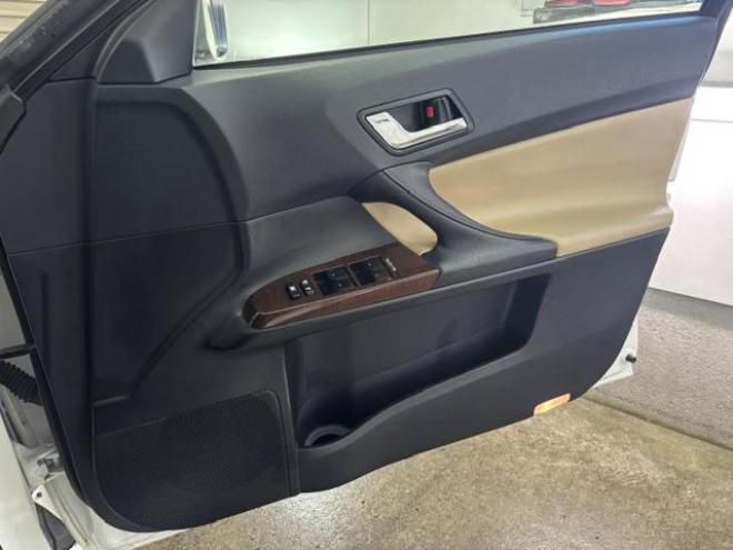 マークXプレミアム　Ｆｏｕｒ　本州仕入　ワンオーナー　最上級グレード　禁煙車　純正ハーフレザーシート　純正１６インチＡＷ　社外１６ＡＷ＋スタッドレスタイヤ　純正ナビ　フルセグ地デジ　Ｂｌｕｅｔｏｏｔｈオーディオ　バックカメラ 4WD 2500 4Dr