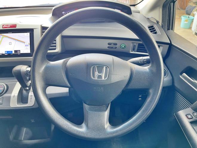 フリード1.5Gジャストセレクション 4WD 5年保証 パワスラ ナビTV Bカメ ドラレコ 後席モニタ 夏冬タイヤ 自社認証工場 寒冷地仕様 禁煙
