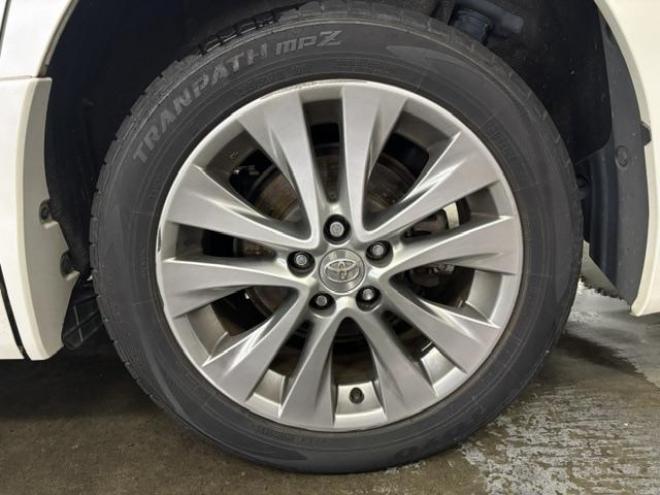 アルファード２４０Ｓ　プライムセレクションⅡ　タイプゴールドⅡ　本州仕入　禁煙車　アルパインリアフリップダウンモニター　両側パワースライドドア　パワーバックドア　純正１８インチＡＷ　社外１６ＡＷ＋スタッドレスタイヤ　純正ナビ　地デジ　Ｂｌｕｅｔｏｏｔｈオーディオ 4WD 2400 5Dr